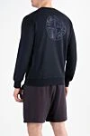 Свитшот мужской синий из хлопка с круглым вырезом Stone Island - логотип бренда. 100% хлопок. карман на молнии на рукаве. Страна производитель: Италия. Уход: специализированная чистка - фото 4