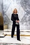 Длинный комбинезон с поясом черный женский Gucci - выгравированный логотип. 77% ацетат, 23% вискоза. молния, кожаный ремень с пряжкой в ??стиле ретро квадратная G. Страна производитель: Италия. Уход: специализированная чистка - фото 8