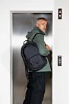 Moncler Рюкзак Makaio на завязках черный мужской - нашивка с логотипом спереди. 100% полиамид. Ремень: регулируемые плечевые ремни. затягивается шнурком сверху, застежка-молния по всему периметру. Карман: передний карман на молнии, передний карман с клапаном. Страна производитель: Италия. Уход: специализированная чистка - фото 7