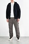 Синяя спортивная кофта из хлопка с капюшоном и логотипом Stone Island - логотип бренда. капюшон. 100% хлопок. молния. Краманы: два боковых кармана. Страна производитель: Италия. Уход: специализированная чистка - фото 2