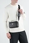 Сумка на плечо из сафьяновой кожи черная мужская Prada - логотип бренда. натуральная кожа. застежка-молния. один на молнии. Страна производитель: Италия. Уход: специализированная чистка - фото 2