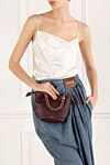 Мини-сумка Flamenco из мягкой овечьей кожи наппа бордовая Loewe - логотип бренда. 100% мягкая наппа овчина. Размеры: 23 x 17 x 5,5 см. Длина ремня: съемный и регулируемый кожаный ремешок 36 / 82 -142 см. магнитная застежка. Страна производитель: Испания. Уход: специализированная чистка - фото 2