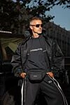 Balenciaga Мужская поясная сумка Explorer черного цвета - нашивка с логотипом спереди. 95% полиамид, 5% полиэстер. Размеры: 40 x 18 x 10 см. Длина ремня: регулируемый нейлоновый ремень с пряжкой. передний карман на молнии. молния. Страна производитель: Италия. Уход: специализированная чистка - фото 7