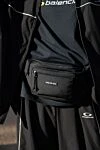 Мужская поясная сумка Explorer черного цвета Balenciaga - нашивка с логотипом спереди. 95% полиамид, 5% полиэстер. Размеры: 40 x 18 x 10 см. Длина ремня: регулируемый нейлоновый ремень с пряжкой. передний карман на молнии. молния. Страна производитель: Италия. Уход: специализированная чистка - фото 8