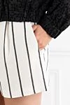Brunello Cucinelli Полосатые женские шорты из хлопка и льна белые с логотипом - узор полоска. 58% хлопок, 42% лен. Карман: два боковых кармана. кулиска. Страна производитель: Италия. Уход: специализированная чистка - фото 5