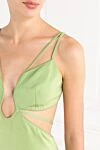 Moeva Трикотажное платье Calla Dress до щиколотки с вырезам и акцентам на бретелях зеленое - золотая пластинка с логотипом Moeva. 100% вискоза. золотые застежки сзади. Страна производитель: Италия. Уход: специализированная чистка - фото 5