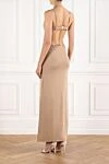 Трикотажное платье Calla Dress до щиколотки с вырезам и акцентам на бретелях бежевое Moeva - золотая пластинка с логотипом Moeva. 100% вискоза. золотые застежки сзади. Страна производитель: Италия. Уход: специализированная чистка - фото 4