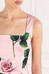 Dolce & Gabbana Рожева сукня-футляр міді з еластичного атласу з принтом у вигляді троянд - принт у вигляді троянд . 96% віскоза, 4% еластан. застібка-блискавка та гачок на спині. Країна виробник: Італія. Догляд: спеціалізоване чищення - фото 5
