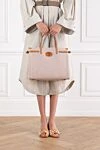 Сумка-шоппер Antibes из холста бежевого цвета Valentino - металлической деталью VLogo Signature. 100% хлопок. Длина ремня: регулируемый и съемный кожаный плечевой ремень: 55 см. Длина ручки: 16 см . магнитная застежка. Страна производитель: Италия. Уход: специализированная чистка - фото 2