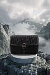 Сумка Dior 8 с плечевым ремнем из черного жаккарда Dior - пряжка Dior 8. техническая ткань, хлопок и телячья кожа. Размеры: 26 x 18 x 6 см. Длинна ремня: 75123,5 см. передний плоский сетчатый карман. клапан с пряжкой Dior 8. Страна производитель: Франция. Уход: специализированная чистка - фото 6