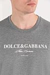 Dolce & Gabbana Футболка из хлопка в сером меланже с контрастным белым логотипом - принт бренда. 100% хлопок. Страна производитель: Италия. Уход: специализированная чистка - фото 5