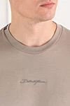 Dolce & Gabbana Мужская футболка из мягкого хлопка в песочной гамме с вышивкой - принт бренда. 100% хлопок. Страна производитель: Италия. Уход: специализированная чистка - фото 5