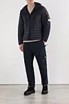 Пуховик глубокого синего цвета с горизонтальной стежкой Stone Island - эмблема бренда. Допонительно: капюшон. 86% полиамид, 14% эластан . 2 боковых кармана. молния. Утеплитель: пух. Страна производитель: Италия. Уход: специализированная чистка - фото 2