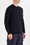 Stone Island Вязаный синий джемпер с круглым вырезом из лёгкой чистой шерсти - логотип бренда на рукаве. 100% шерсть. Страна производитель: Италия. Уход: специализированная чистка - фото 3
