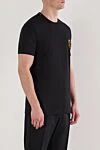 Dolce & Gabbana Чорна чоловіча футболка з бавовни з вишивкою у вигляді герба - вишивка у вигляді герба. 100% бавовна. Країна виробник: Італія. Догляд: спеціалізоване чищення - фото 3