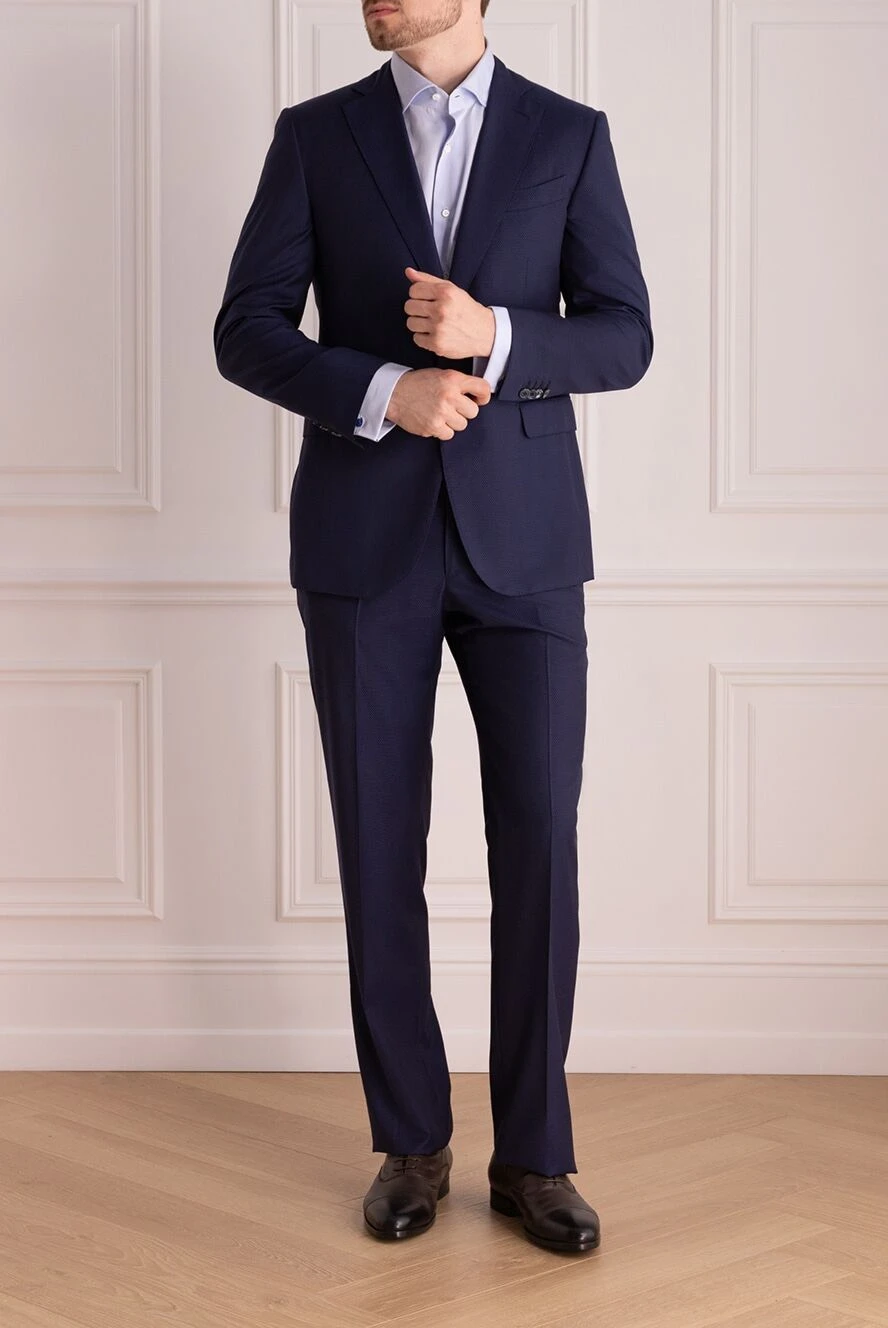 Ravazzolo blue suit made of fine wool and silk in business style