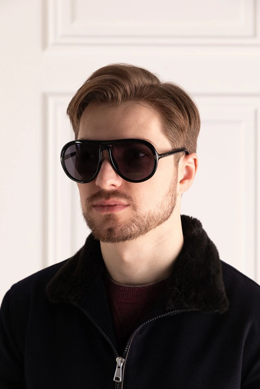 Tom Ford black sunglasses with signature t-shaped insert 152677