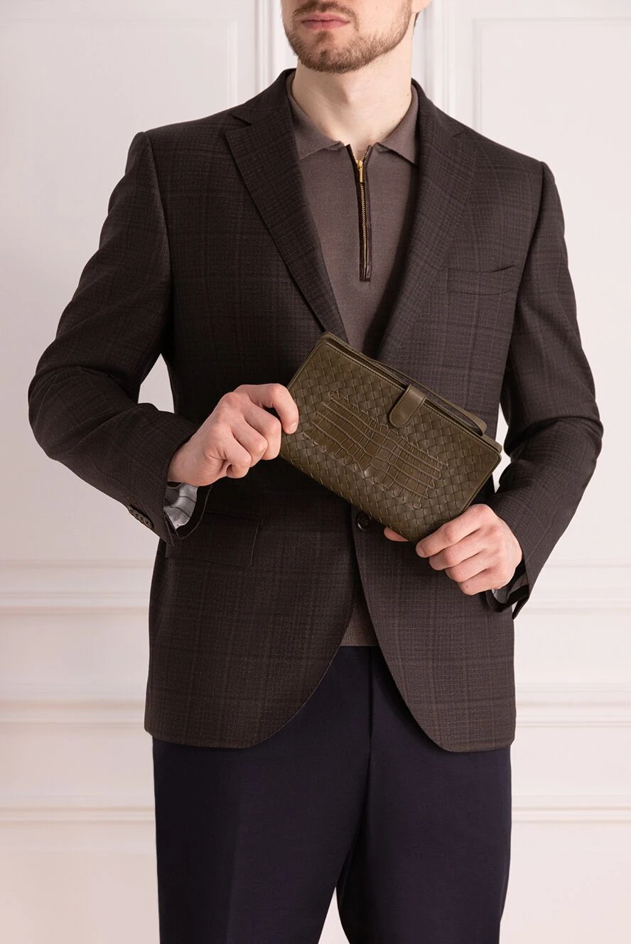 Bottega Veneta men s clutch bag made of genuine leather and crocodile skin green 166536 Men wallets and clutches Domino Online Store Ukraine