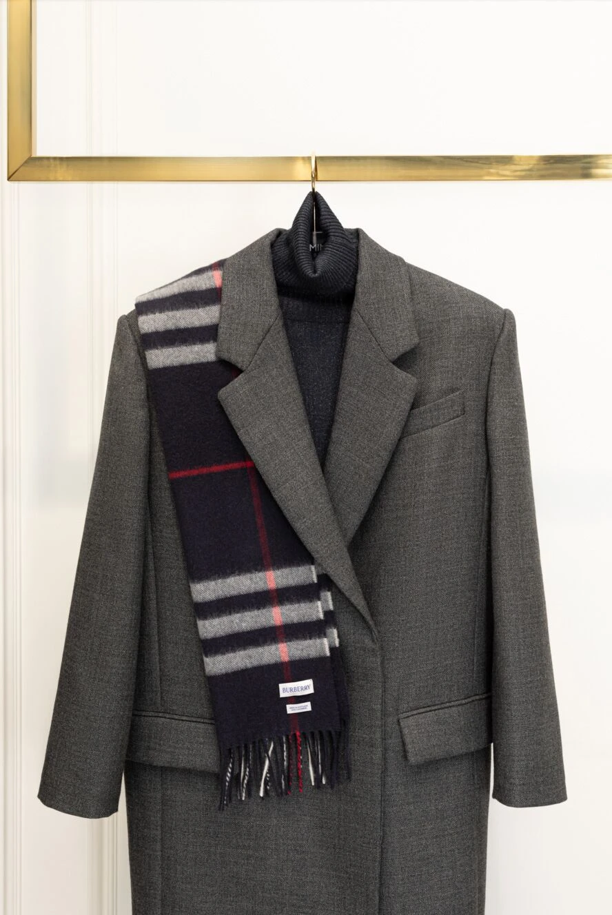 Burberry кашемировый шарф черный женский с бахромой 185430