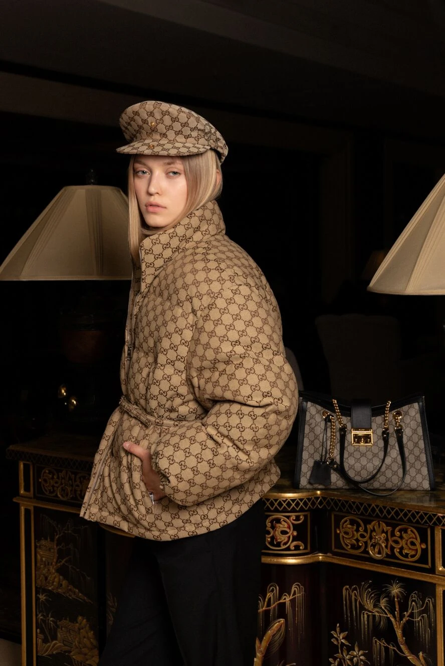 Gucci женский пуховик gg с поясом бежевый 185528 — Женские