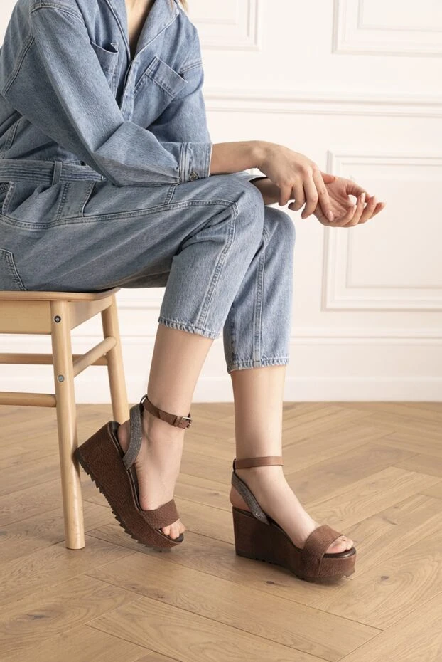 Brunello Cucinelli босоніжки коричневі жіночі шкіряні з блискучою смужкою та масивною підошвою 135608 - фото 2