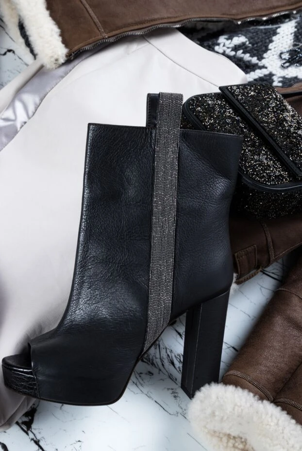 Women's gray leather ankle boots with a silver stripe and an open toe - photo 2