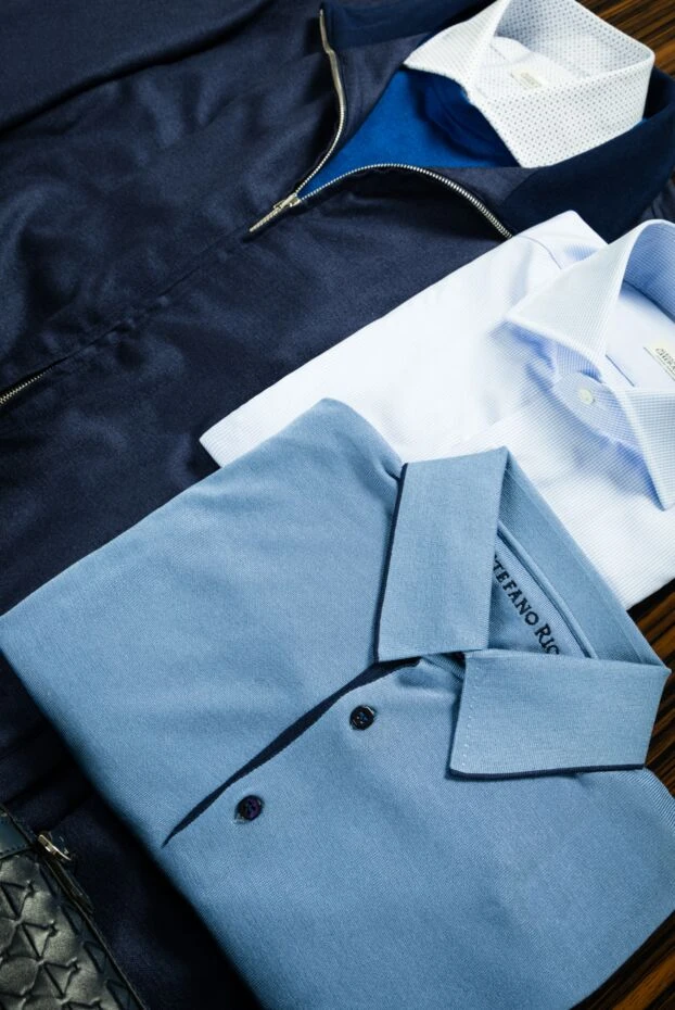 Мужская рубашка голубая классическая с акцентом на премиальное исполнение - фото 2