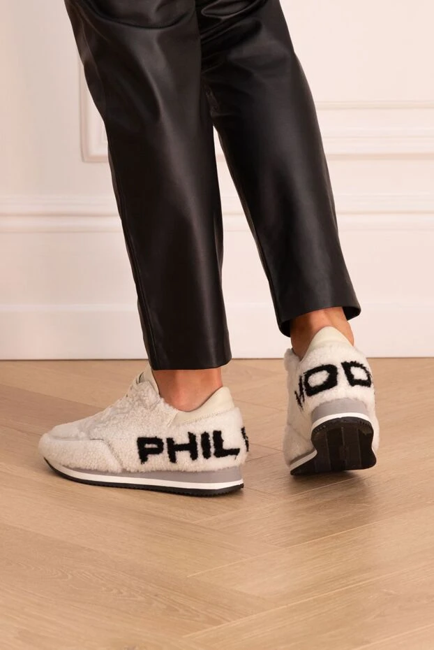 Philippe Model жіночі кросівки з хутра білі жіночі купити фото з цінами 142615 - фото 2