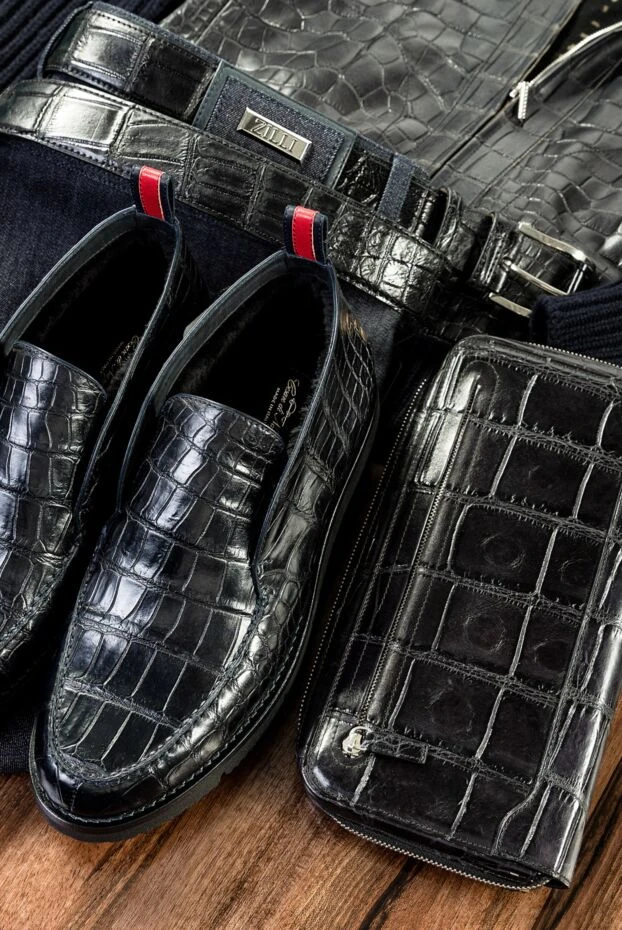 Black crocodile leather clutch with textured surface and strap - photo 2