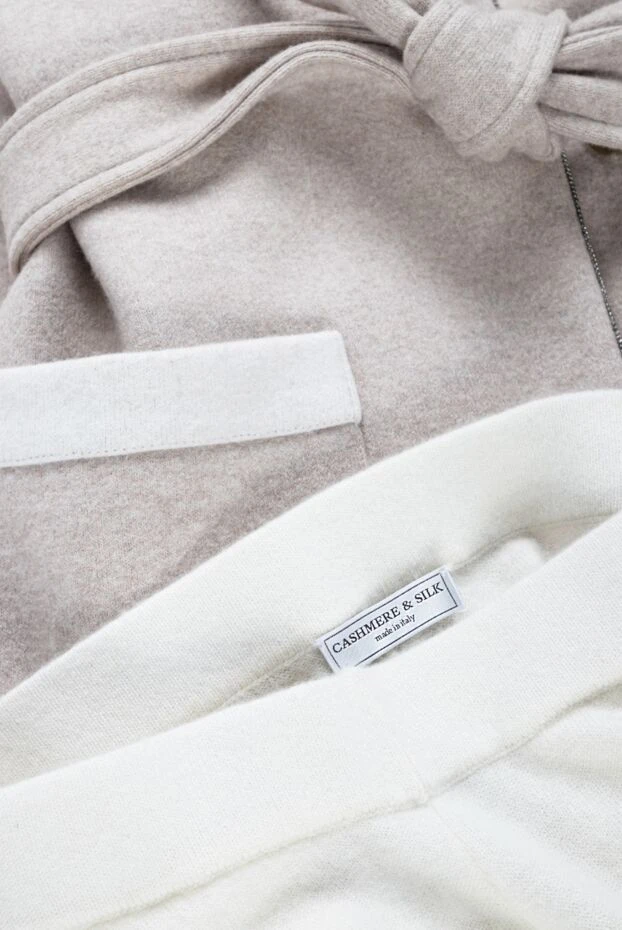 Cashmere & Silk Milano women's cashmere suit with a hood and patch pockets with monili decoration 156178 - photo 3