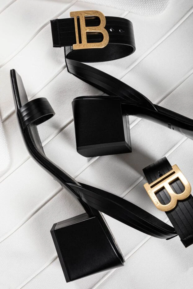 Balmain босоніжки жіночі чорні шкіряні з логотипом на ремінці 157282 - фото 2