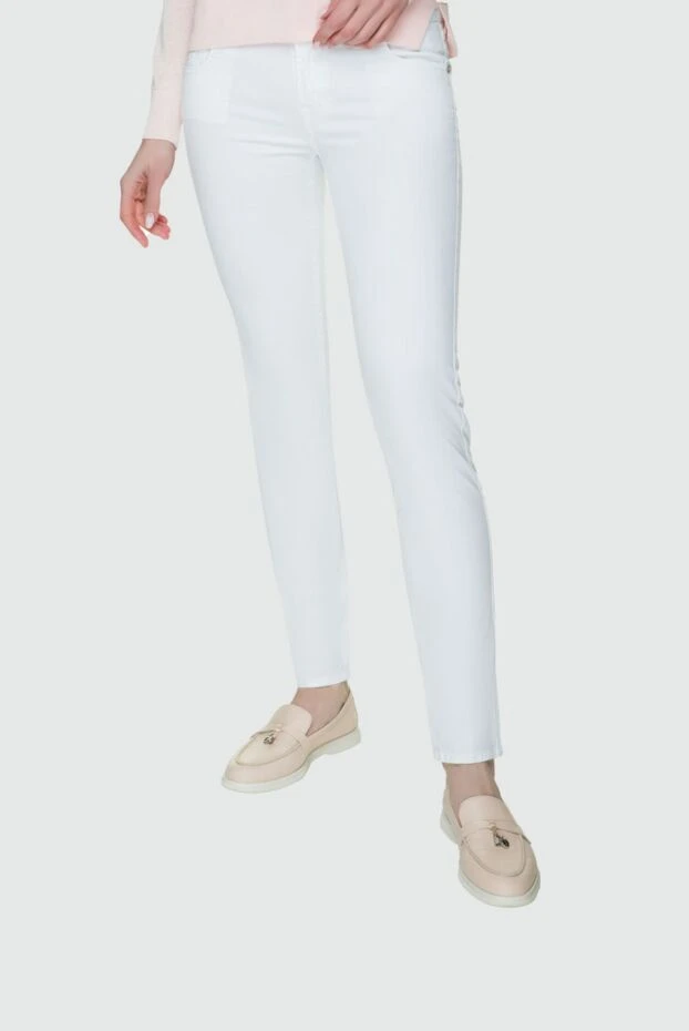 Jacob Cohen женские джинсы из хлопка белые женские купить с ценами и фото 158397 - фото 2