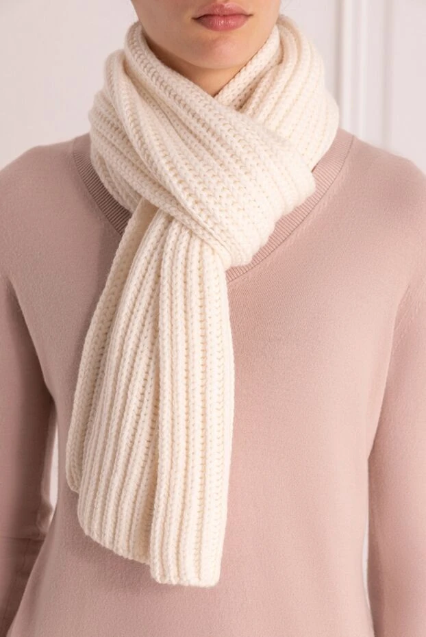 Loro Piana жіночі шарф із кашеміру білий купити фото з цінами 158635 - фото 2
