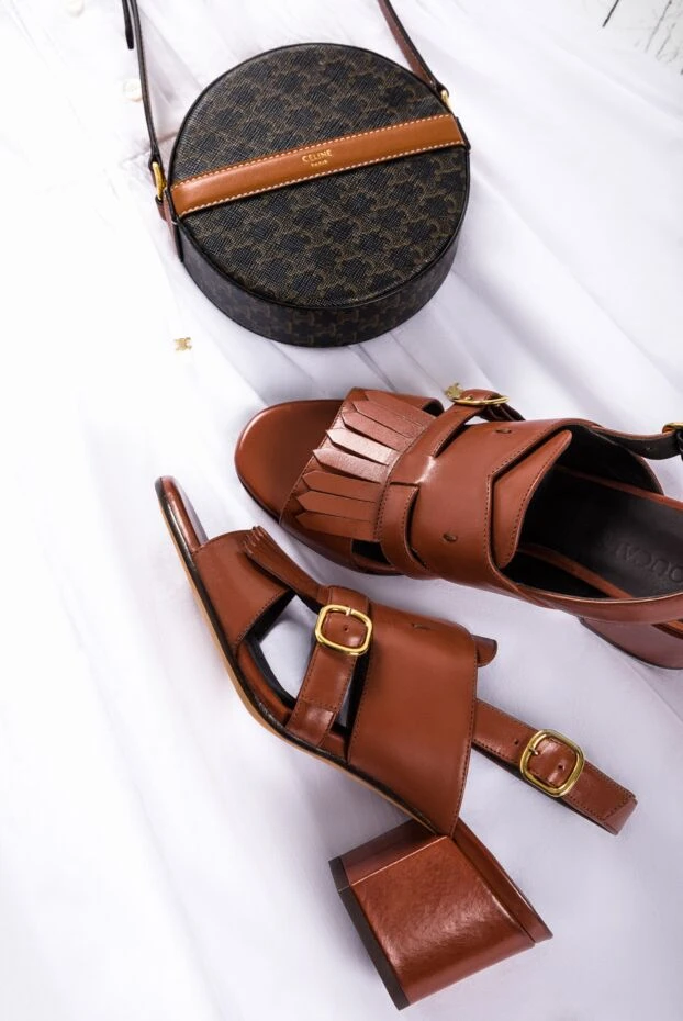 Doucal`s sandals for women brown leather with buckles and fringe 159017 - photo 2