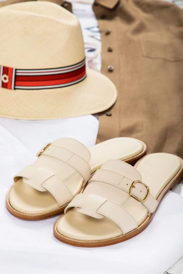 Сандалии женские кожаные с металлической пряжкой бежевые - фото 2