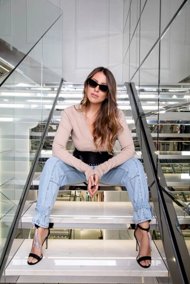 Citizens of Humanity ribbed jumper with deep v-neck and decorative buttons in beige 159743 - photo 2