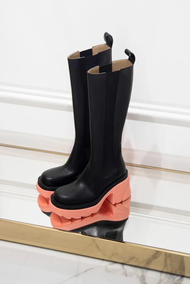Bottega Veneta boots women's leather high with pink chunky sole black 162135 - photo 3