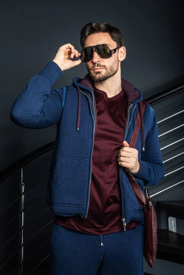 Костюм спортивный синий с капюшоном и контрастными фактурными вставками мужской - фото 2