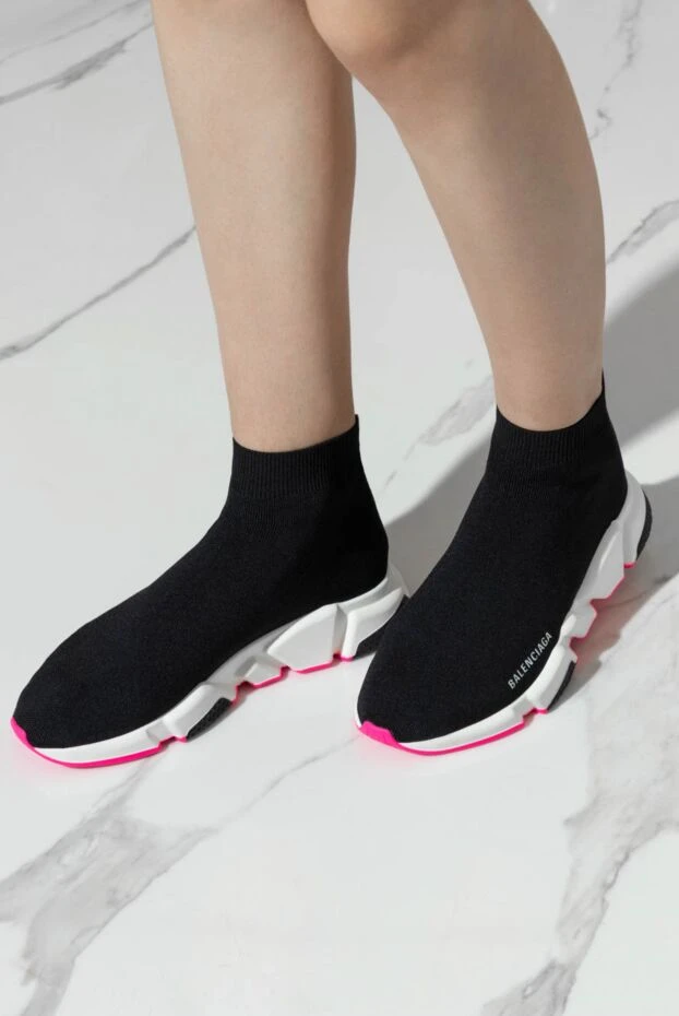 Balenciaga кроссовки женские черные с контрастной подошвой 163871 - фото 2