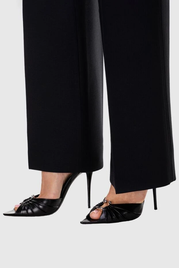 Saint Laurent жіночі босоніжки зі шкіри чорні жіночі купити фото з цінами 164356 - фото 2