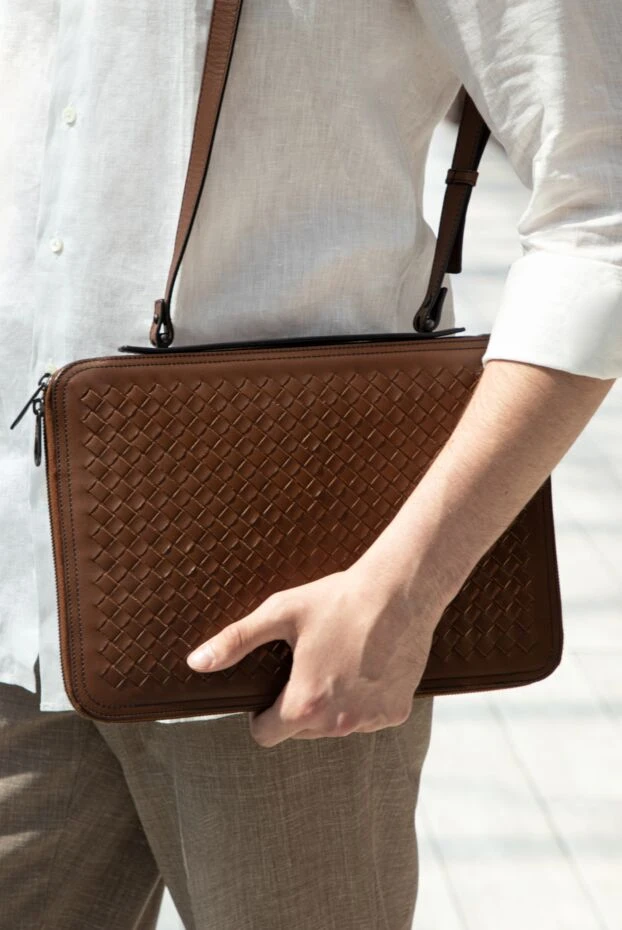 Bottega Veneta mens brown intrecciato leather crossbody bag with a zipper 166525 - photo 3