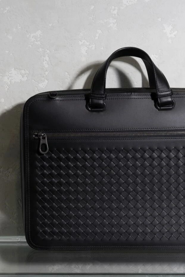 Bottega Veneta шкіряна сумка-портфель чорна із застібкою на блискавку та декоративним плетінням 166535 - фото 3