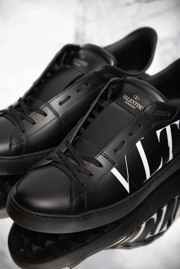 Valentino сникеры из чёрной кожи с белым логотипом vltn и контрастной пяткой 166949 - фото 2