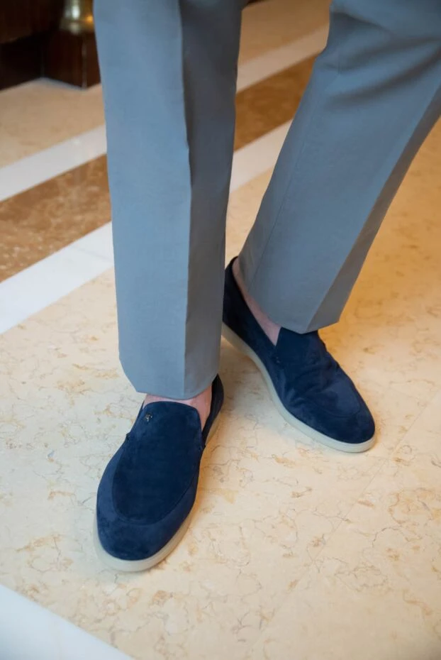 Темно сині лофери з м'якого нубука на світлій підошві - фото 2