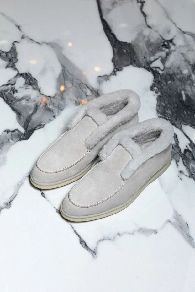 Loro Piana лоферы женские классические из замши и меха серые 169768 - фото 2