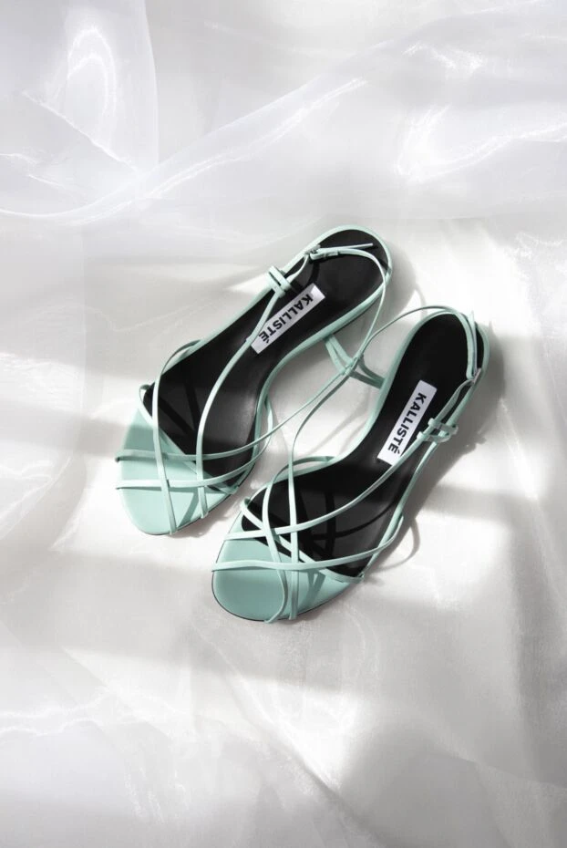 Босоножки женские голубые кожаные на низком каблуке - фото 2