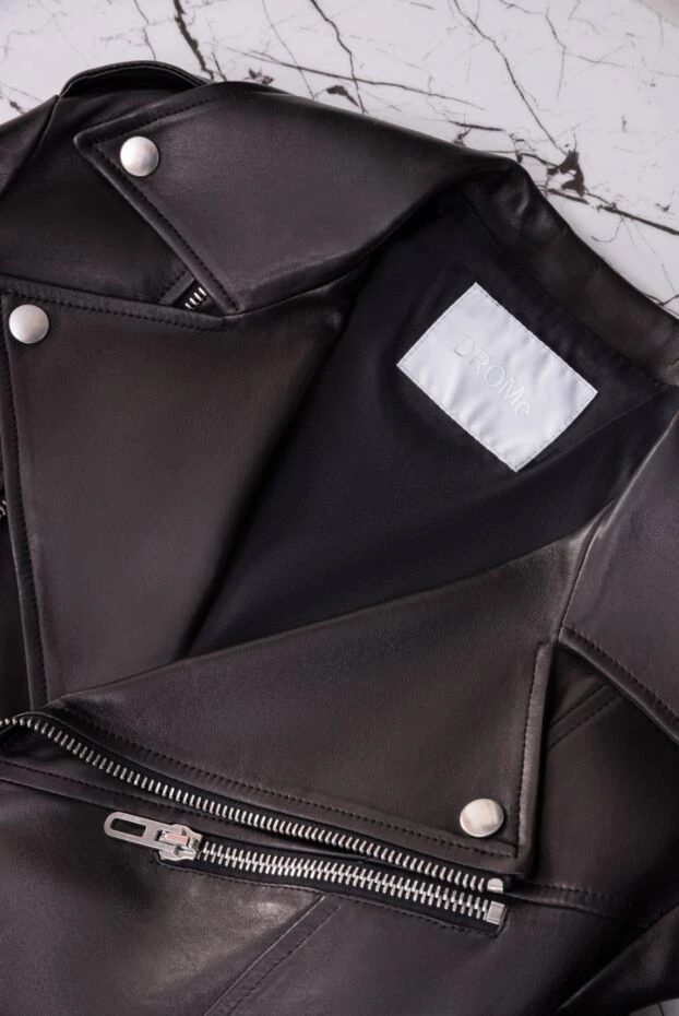 DROMe стильная женская байкерская куртка из черной кожи с молниями и клепками 170044 - фото 2