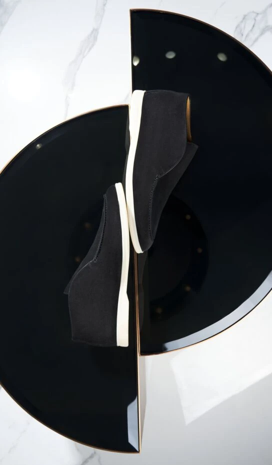 Loro Piana мужские лоферы из натурального нубука чёрного цвета на светлой подошве 170216 - фото 3