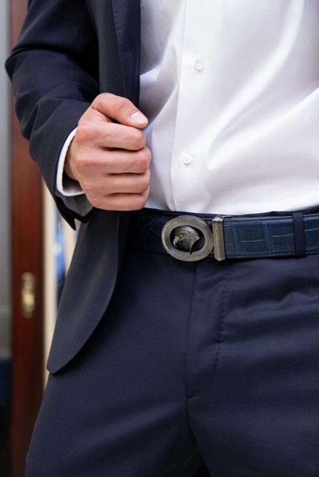 Чоловічий ремінь із натуральної шкіри крокодила синього кольору з пряжкою Eagle - фото 2