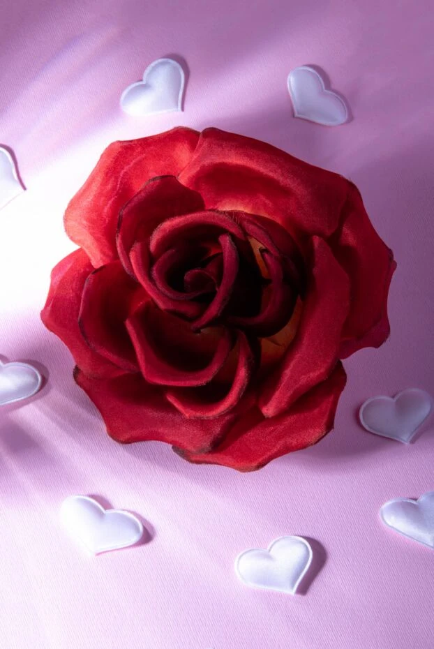 Saint Laurent брошка жіноча шовкова бордова у вигляді об'ємної троянди 170589 - фото 3